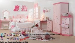 set kamar anak pink