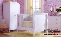 set kamar bayi putih